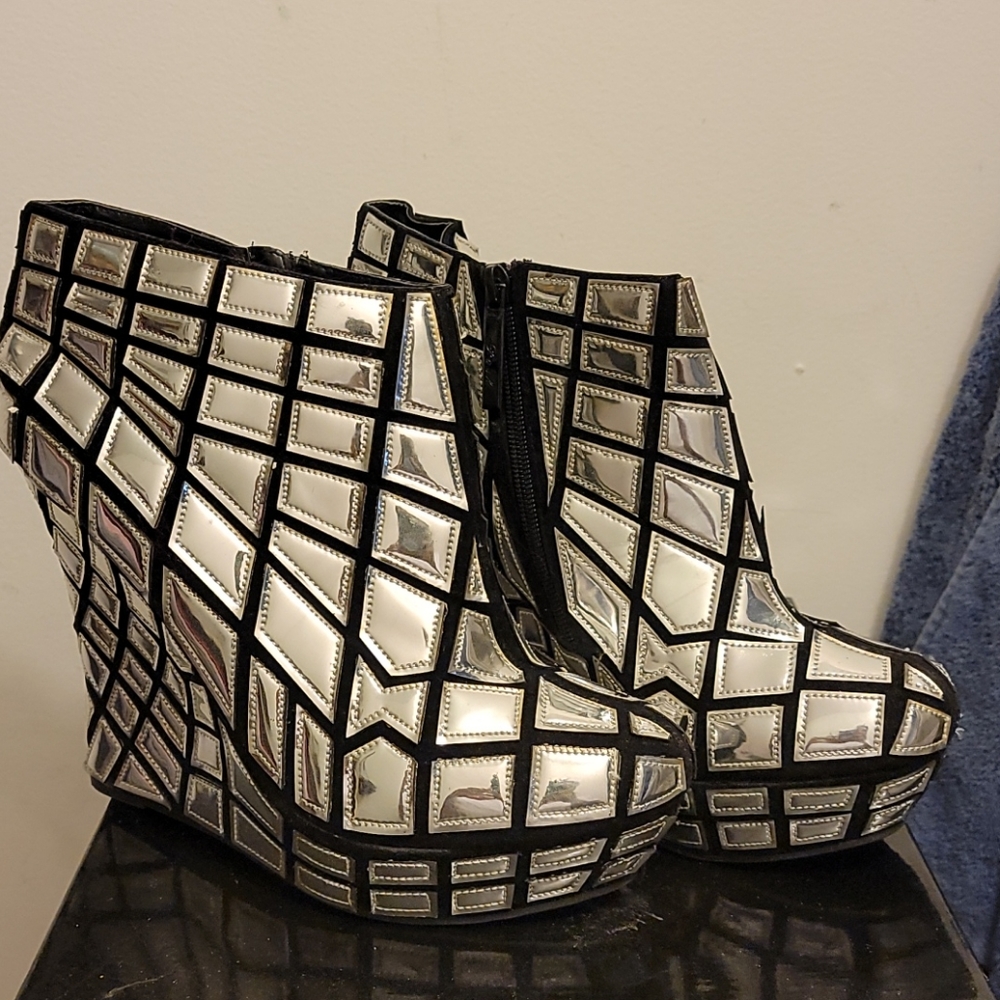 Posh Fairest wedge bootie